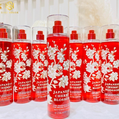 BATH & BODY WORKS JAPANESE CHERRY BLOSSOM MIST 236ML.