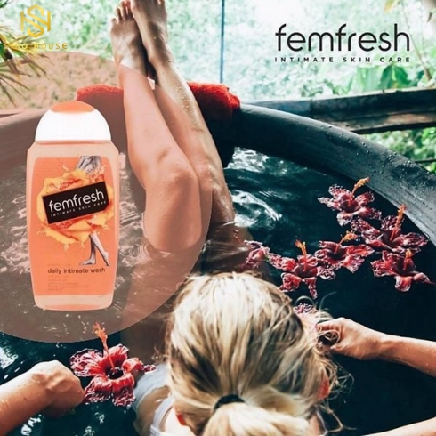 Dung dịch vệ sinh vùng kín FEMFRESH Wash 250mL