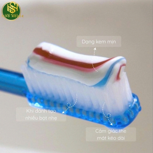 Kem đánh răng AQUAFRESH Whitening Action & Cavity Protection 158.7g